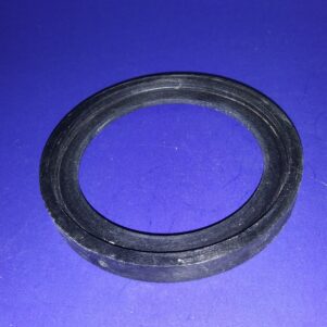 Hayward bulkhead spacer double sided uses 2 orings for better seal.