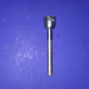 Hayward filter clamp bolt. fits new style hayward filters.   Pre-owned / used, inspected to be sure it works as it was built to. This is a factory original part.